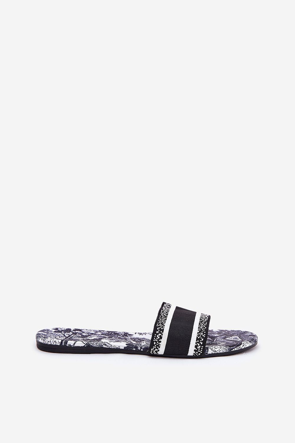 Step in Style luxury women’s flip-flops, designed with a unique summer motif, perfect for pairing with casual summer outfits.