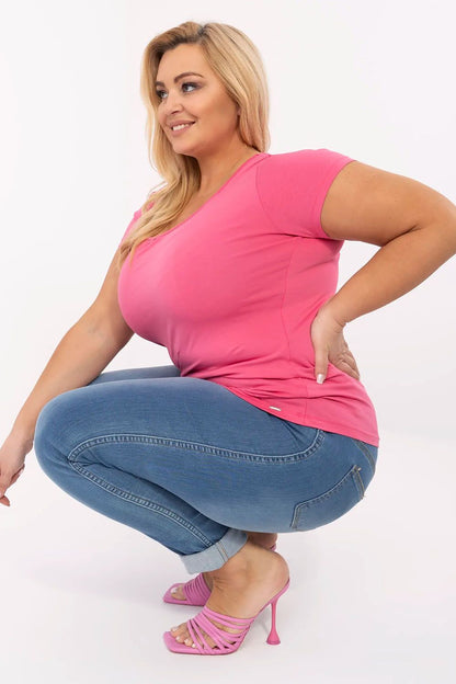 Stylish Relevance plus size women's t-shirt in high-quality cotton and elastane, showcasing a comfortable fit, ideal for versatile outfits.