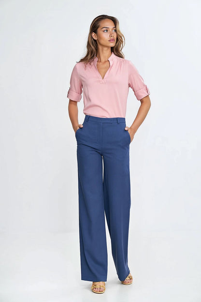 Nife bootcut trousers for women in an elegant neutral shade, perfect for office and everyday summer outfits, featuring classic pocket design.