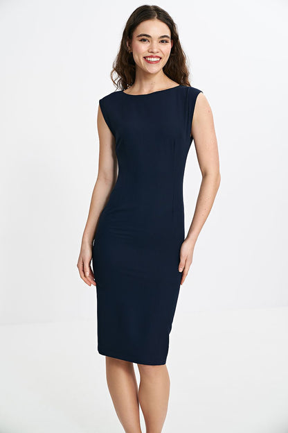 Elegant sleeveless daydress by Nife showcasing a fitted cut, boat neckline, and discreet back V-neck for a luxurious silhouette.