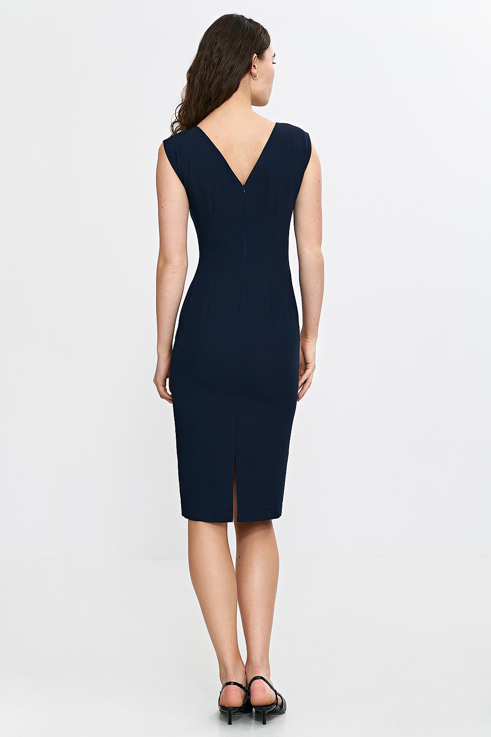 Back view of the Nife sleeveless dress highlighting the stylish V-neck and elegant zipper closure for easy wear.