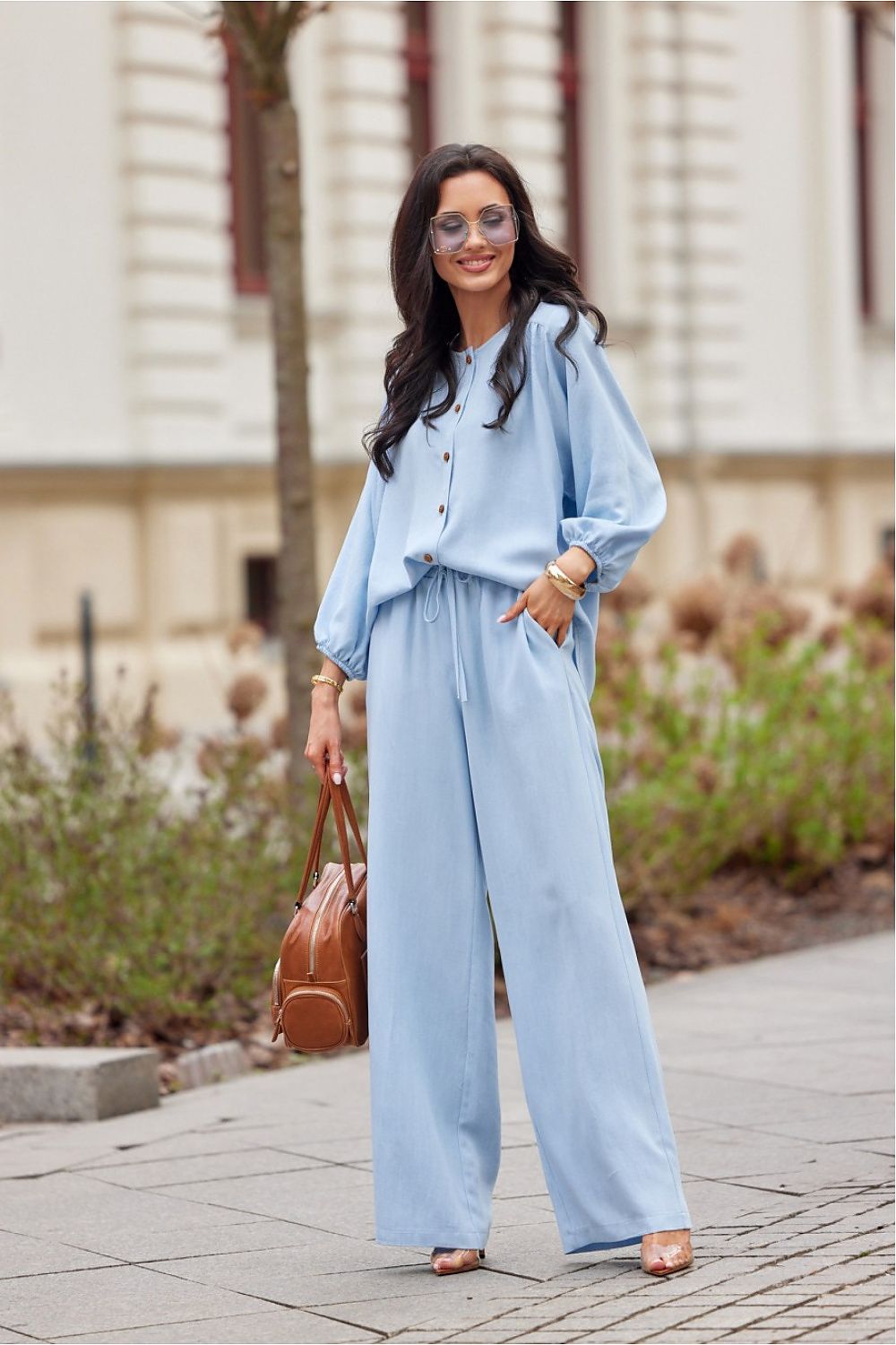 Roco Fashion long sleeve blouse displayed with size chart, showcasing its chic silhouette and versatility for fashionable ensembles.