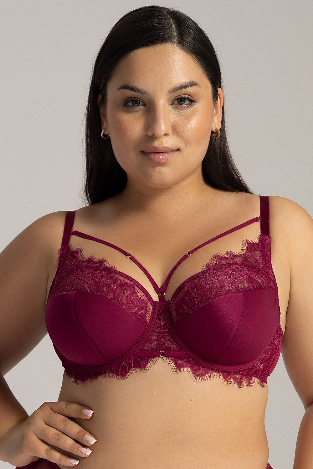 Luxury semi-soft bra by Ava featuring elegant lace, designed for fuller breasts in sizes EU 75-95.