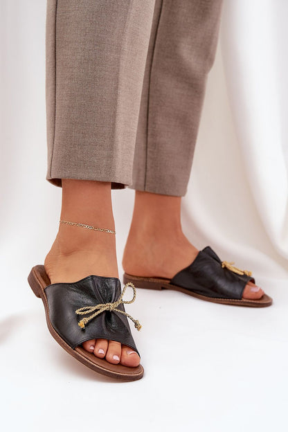 Elegant leather flat sandals with bow detail by Step in style, showcasing a stylish summer look with feminine charm.