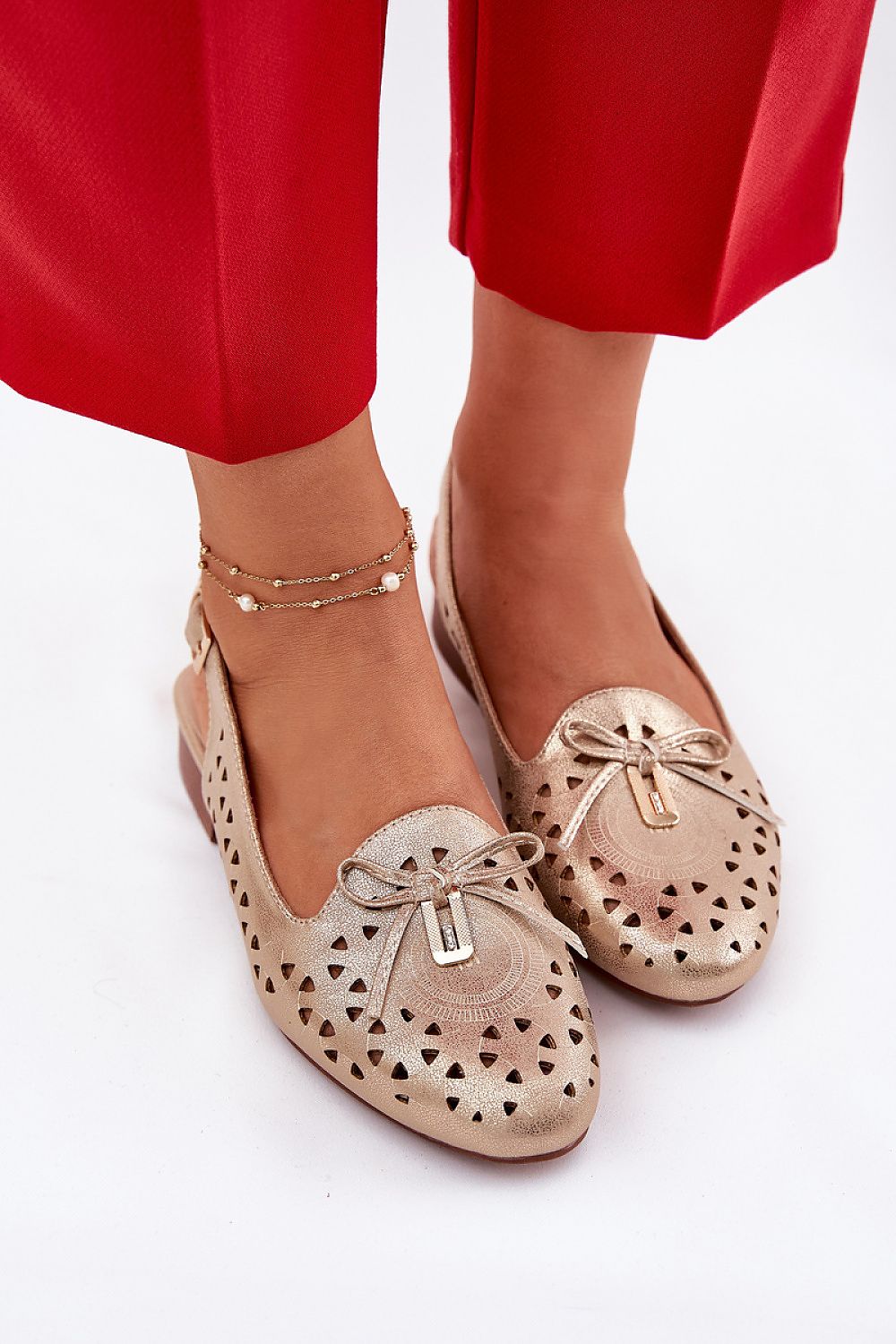 Elegant Jezzi ballet flats in eco-suede with a rounded toe design, ideal for stylish comfort in sizes EU 36-41.