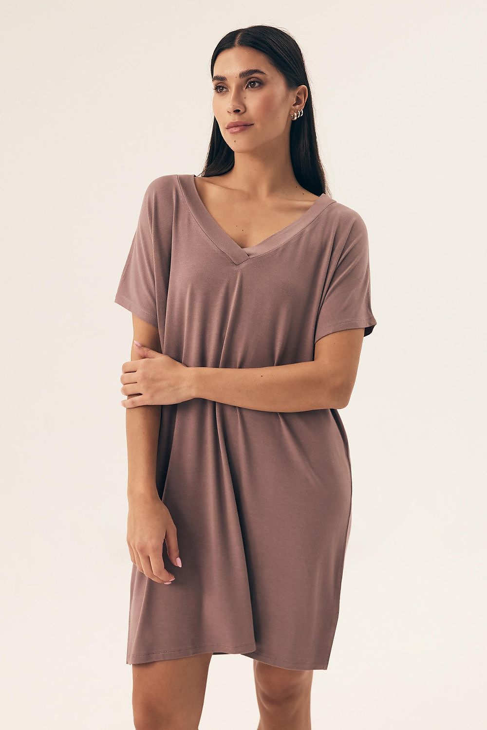 Luxury Henderson nightshirt in smooth viscose, showcasing an elegant knee-length design with short sleeves and a flattering V-neck, perfect for stylish sleepwear.