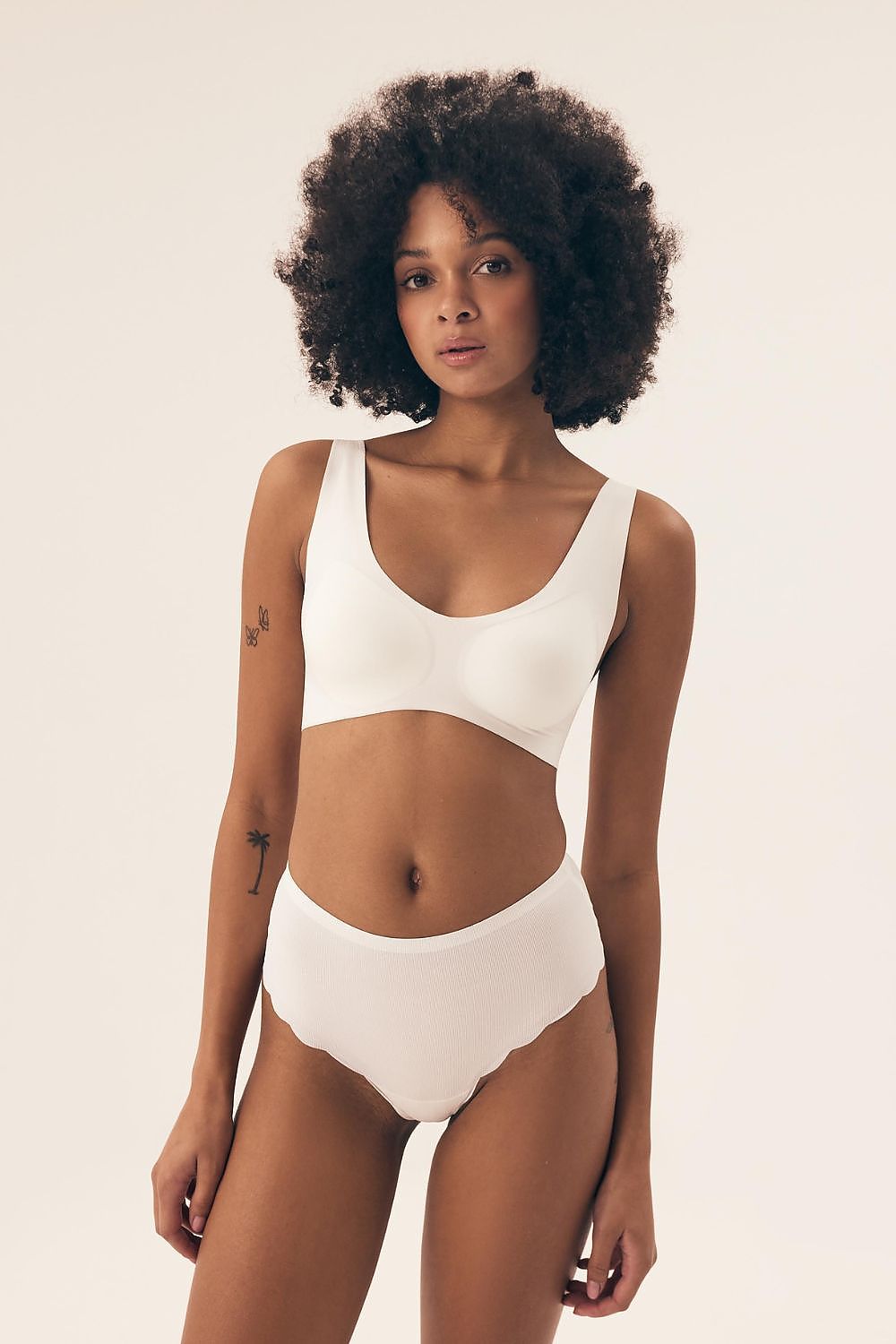 Henderson's non-wired Luxury Padded Bra showcasing removable pads, laser-cut edges, and available in sizes S-XL for a seamless fit and refined style.