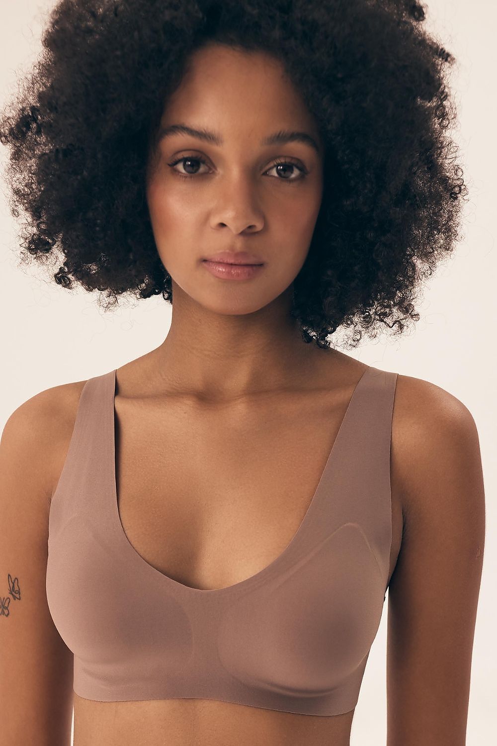 Luxury Henderson Padded Bra size chart illustrating the perfect fit for all body types, from S to XL with chest measurements.