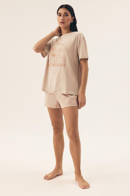 Elegant Henderson short-sleeved women's pyjamas made of 100% cotton, designed for ultimate comfort and style.