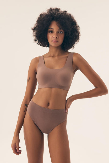 Luxurious Henderson Soft Bra Without Underwire showcasing seamless comfort and support, perfect for everyday wear in sizes S to XL.