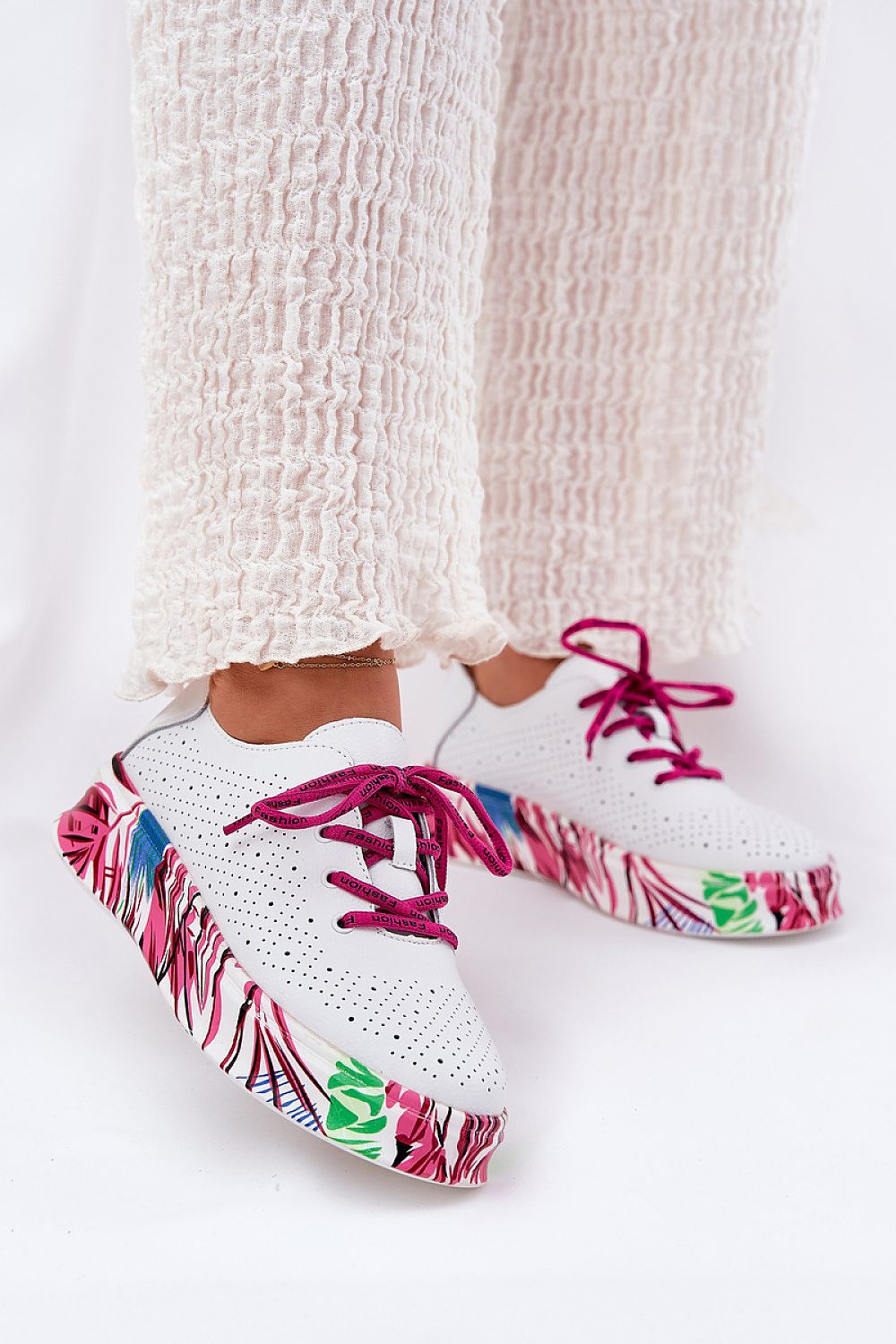 Luxurious Vinceza women's natural leather sneakers with a unique patterned platform, showcasing elegance and comfort for fashionable outfits.