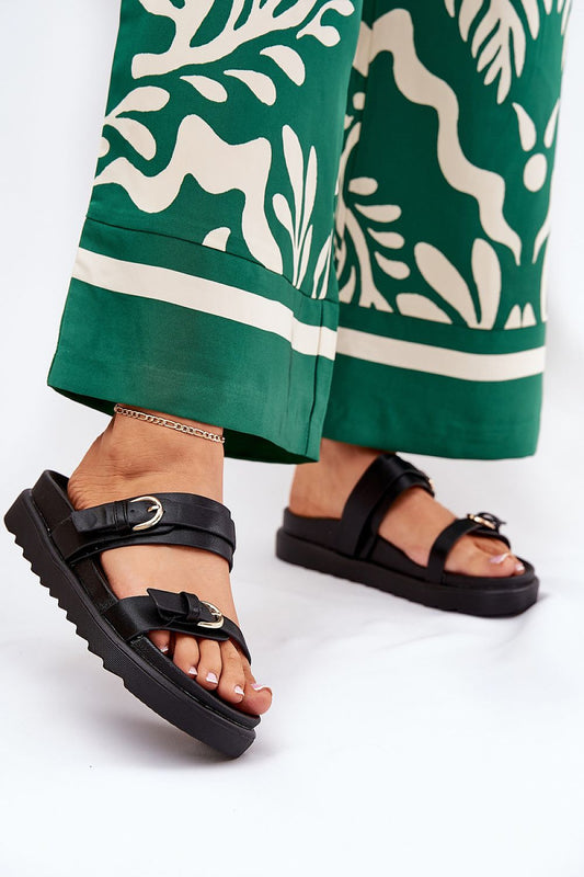 Step in style stylish platform flip-flops for women featuring chic buckle detailing and modern comfort, perfect for summer wear.