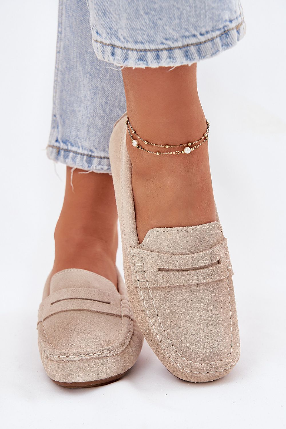 Step in Style elegant women's suede loafers in EU sizes 36-41 showcasing a classic design for ultimate comfort and sophistication.