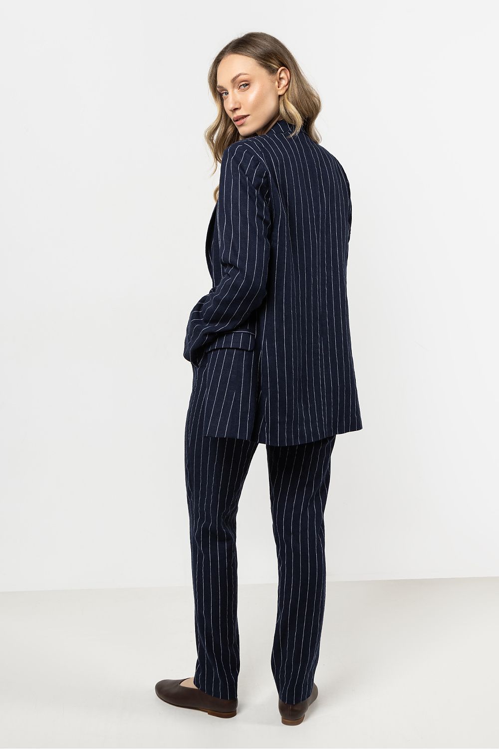 Elegant linen blazer with stripes by Awama, showcasing a loose fit design and wide lapels for a luxurious look.