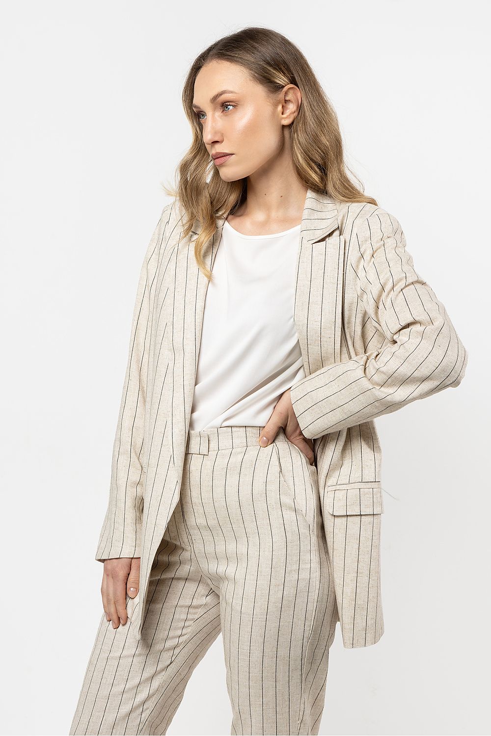 Awama's stylish linen blazer displayed with a beautiful silhouette, featuring a stand-up collar and elegant wide lapels.