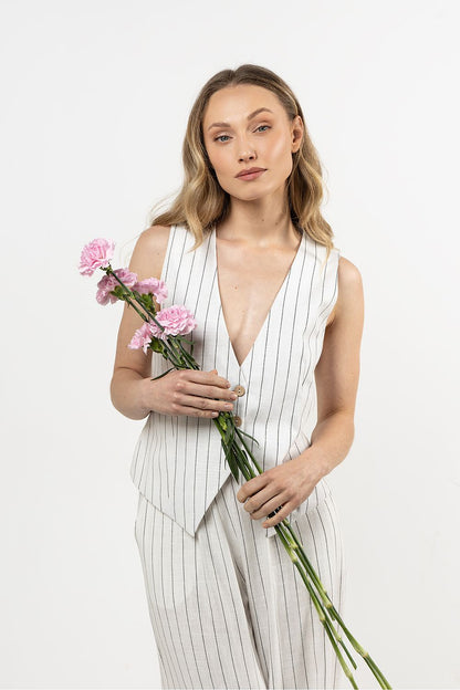 Chic and elegant linen vest for women from awama, crafted for style and comfort, perfect for both casual and formal occasions.