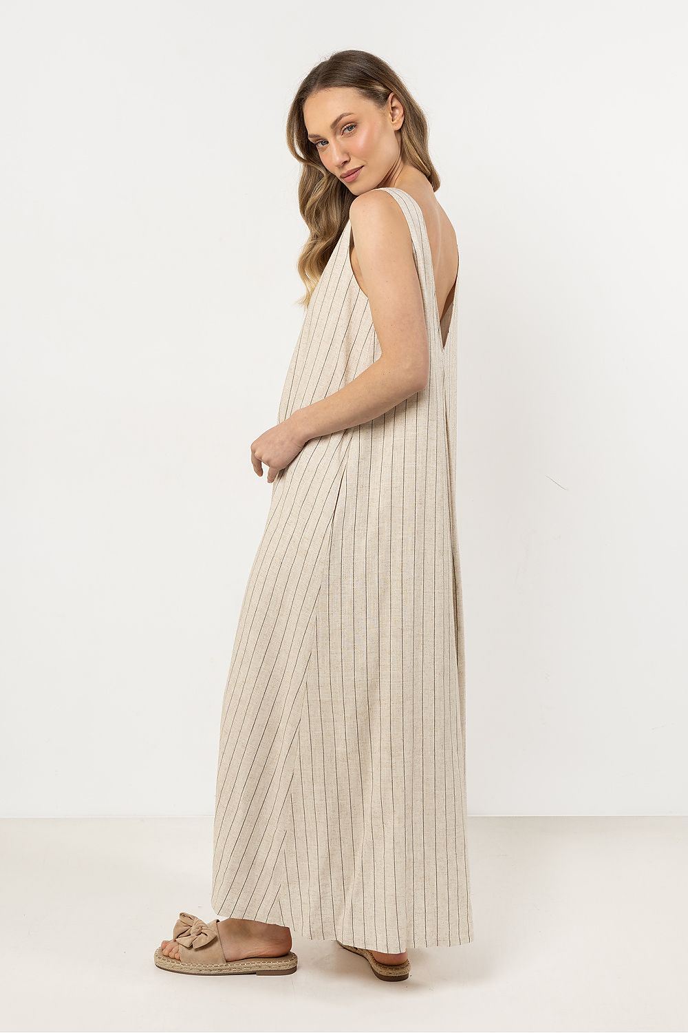 Full length image of the beautiful linen maxi dress by awama, designed for elegance and comfort.