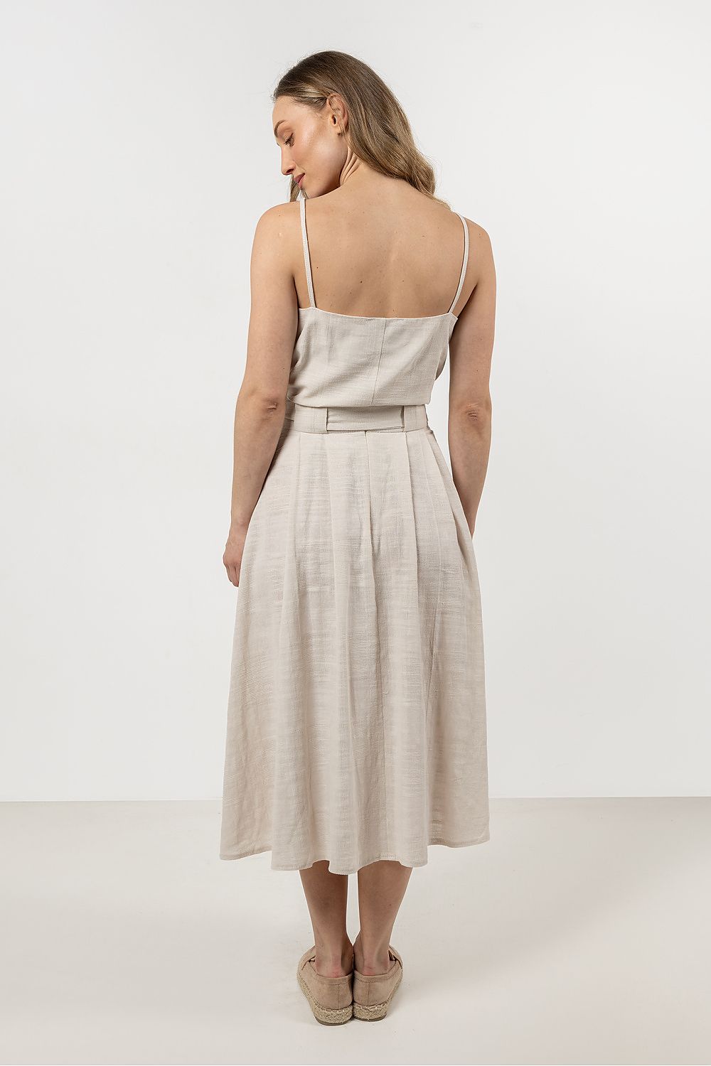 Elegant cotton top by Awama featuring thin straps, available in multiple sizes (S, M, L, XL) for a chic summer style, perfect for both casual and elegant outfits.