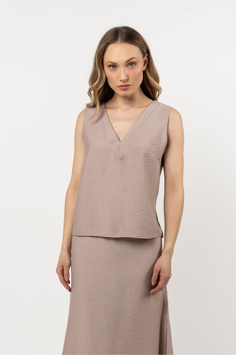 Diverse size options displayed for the Awama Elegant V-Neck Blouse, emphasising comfort and luxury fit in sizes S, M, L, and XL.