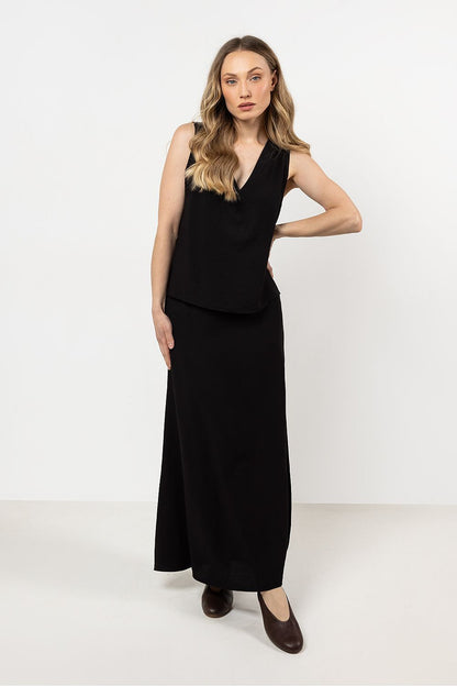 Sophisticated long skirt featuring a flared design and leg slit, crafted from soft rayon, from the exclusive awama collection.