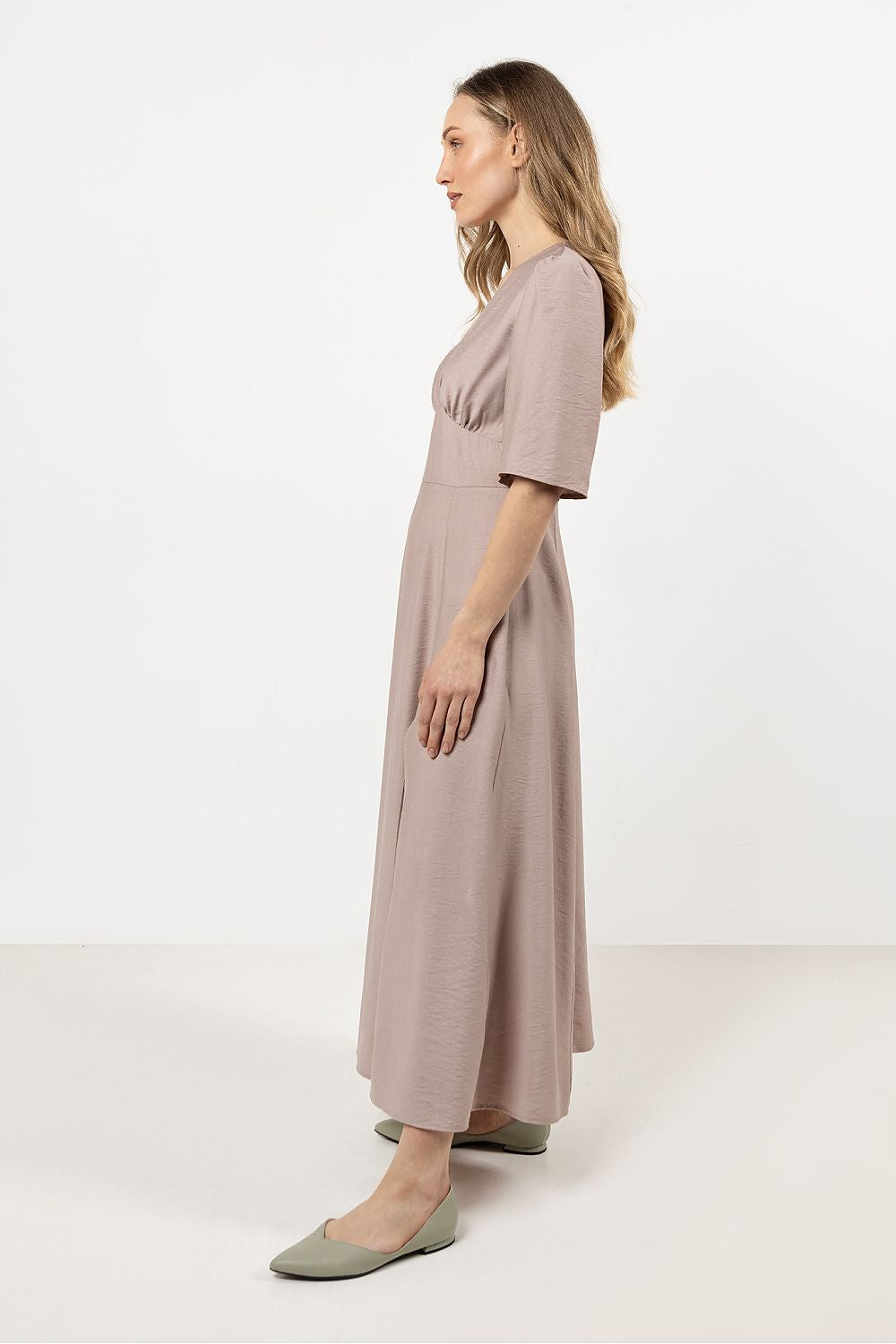 Detailed view of Awama Elegant Daydress with subtle gathering at the bust and leg slit, ideal for comfort and elegance.