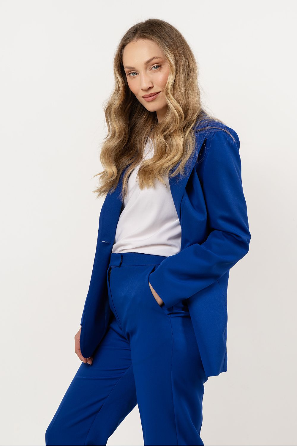 Stylish detail of women's fitted blazer from Awama, showcasing elegant pocket flaps and high-quality lining, ideal for chic office wear.