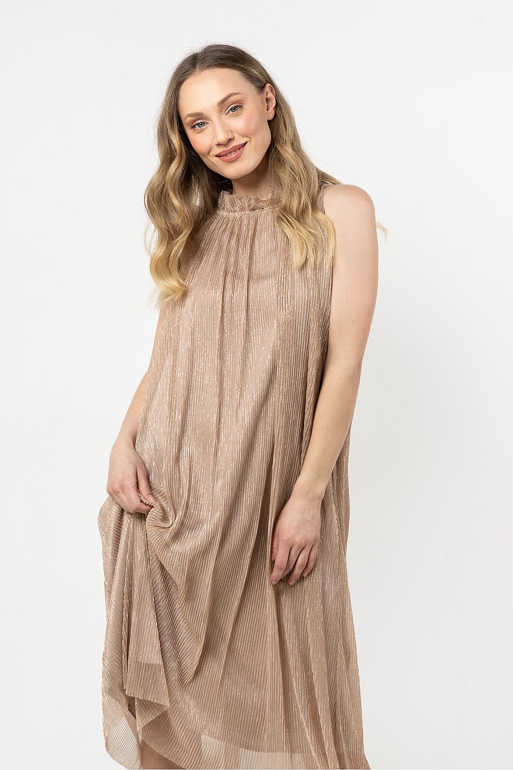 Close-up of Awama's halter neck evening dress, showcasing the sophisticated satin belt at the waist for an elegant silhouette.