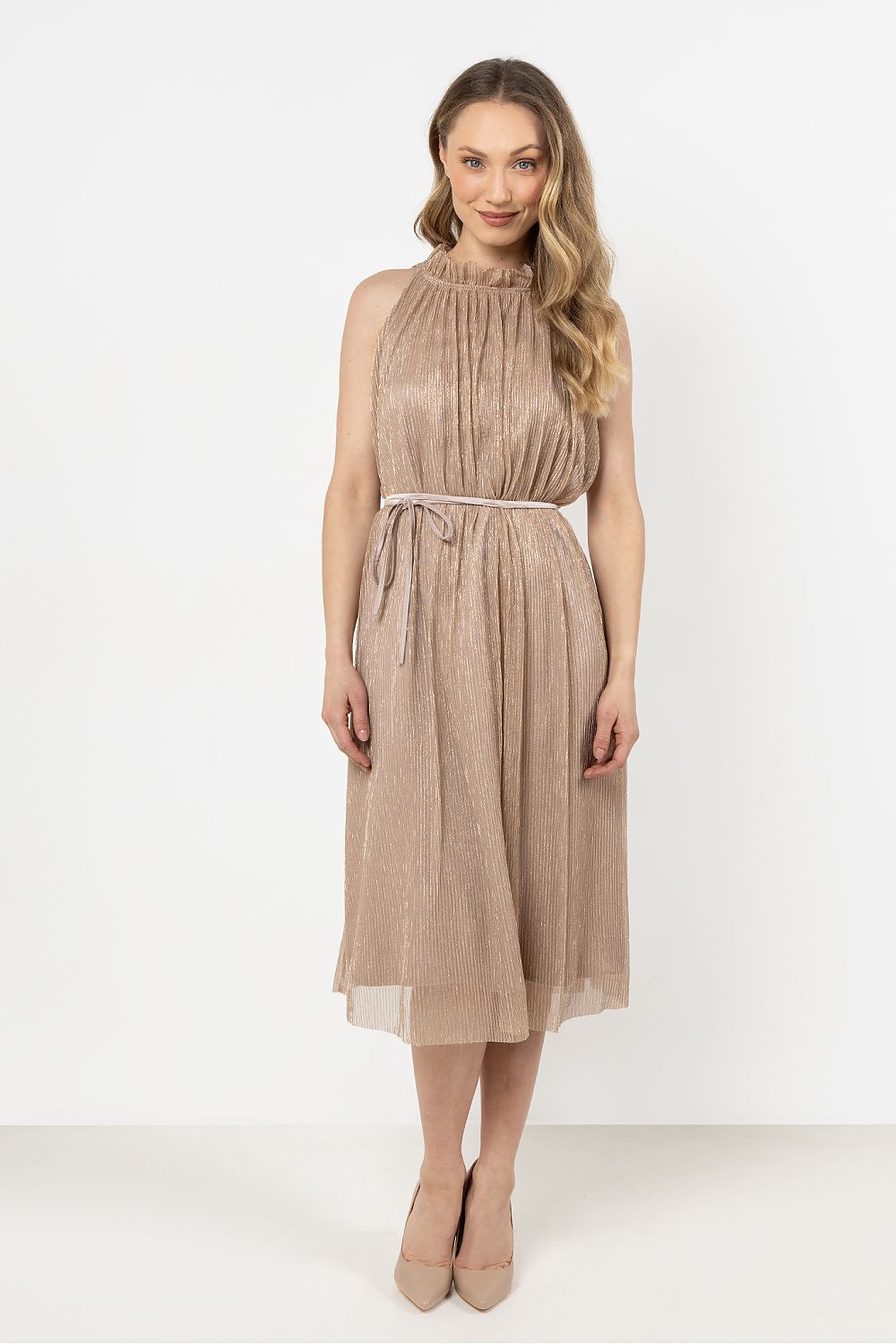 Full view of the elegant Awama evening dress highlighting the trapeze cut and modern design perfect for special occasions.