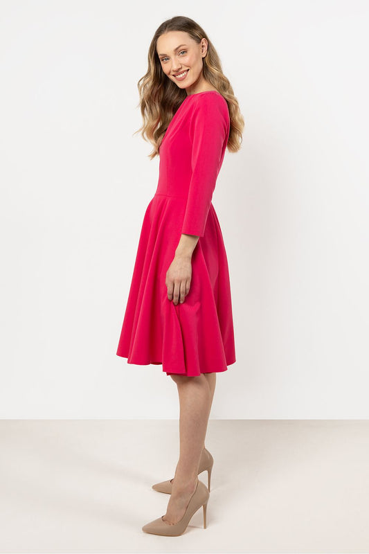 Awama flared daydress showcasing a sophisticated silhouette, ideal for parties and ceremonies.