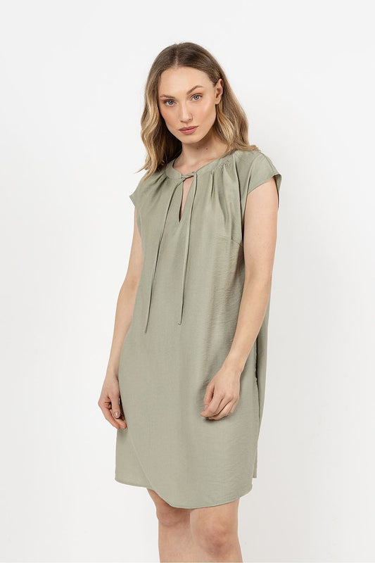 Elegant Awama Daydress featuring a stylish adjustable tie collar and functional side pockets, perfect for sophisticated summer outings.