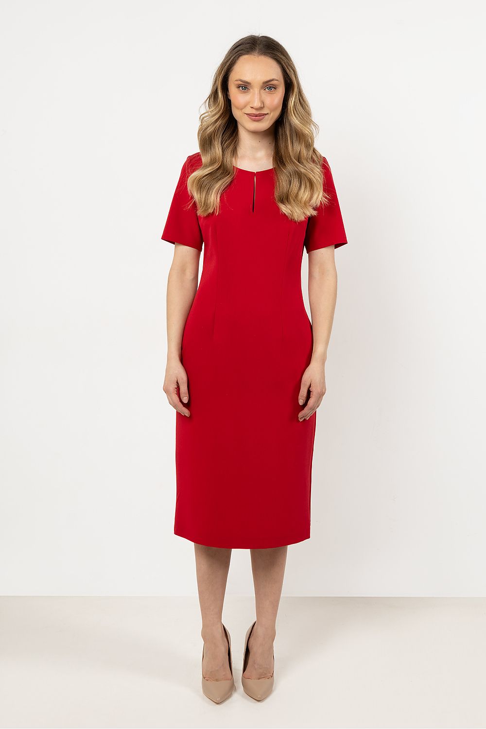 Elegant fitted daydress by Awama with short sleeves and a boat neckline, designed for a luxurious look, available in sizes S to XL.