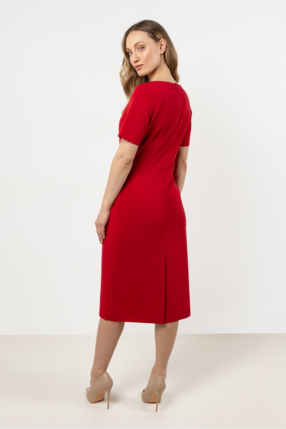 Close-up of the luxurious fabric of Awama's elegant daydress, showcasing a refined silhouette with sophisticated detailing.