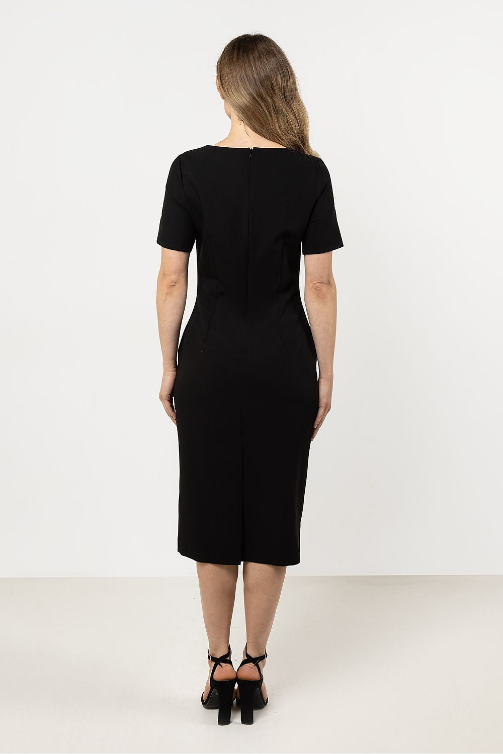 Close-up of Awama's elegant fitted daydress, featuring premium fabric blend and concealed zipper, ideal for enhancing style in any wardrobe.