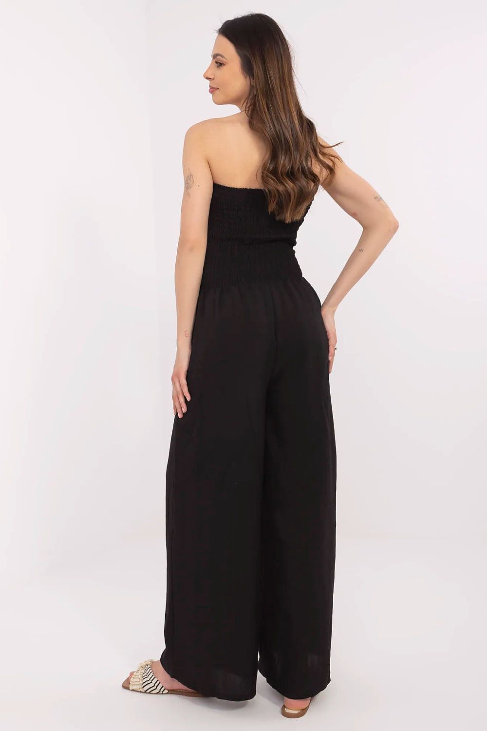 Chic Italy Moda jumpsuit with a wide leg cut, epitomising style and versatility for contemporary women.