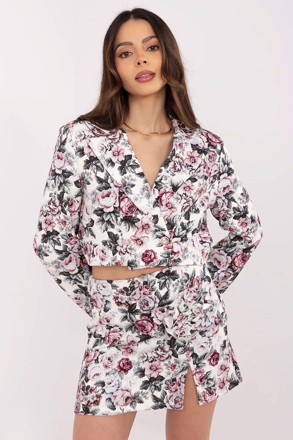 The back view of the Floral Blazer and Skirt-Shorts Set by Italy Moda, featuring a tailored silhouette and high-quality fabric.
