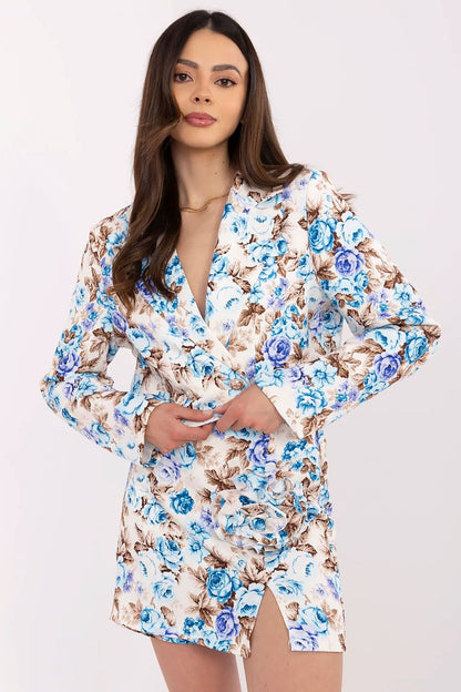 Close-up view of the stylish floral pattern on the women's blazer and skirt-shorts set by Italy Moda, reflecting luxury and comfort.