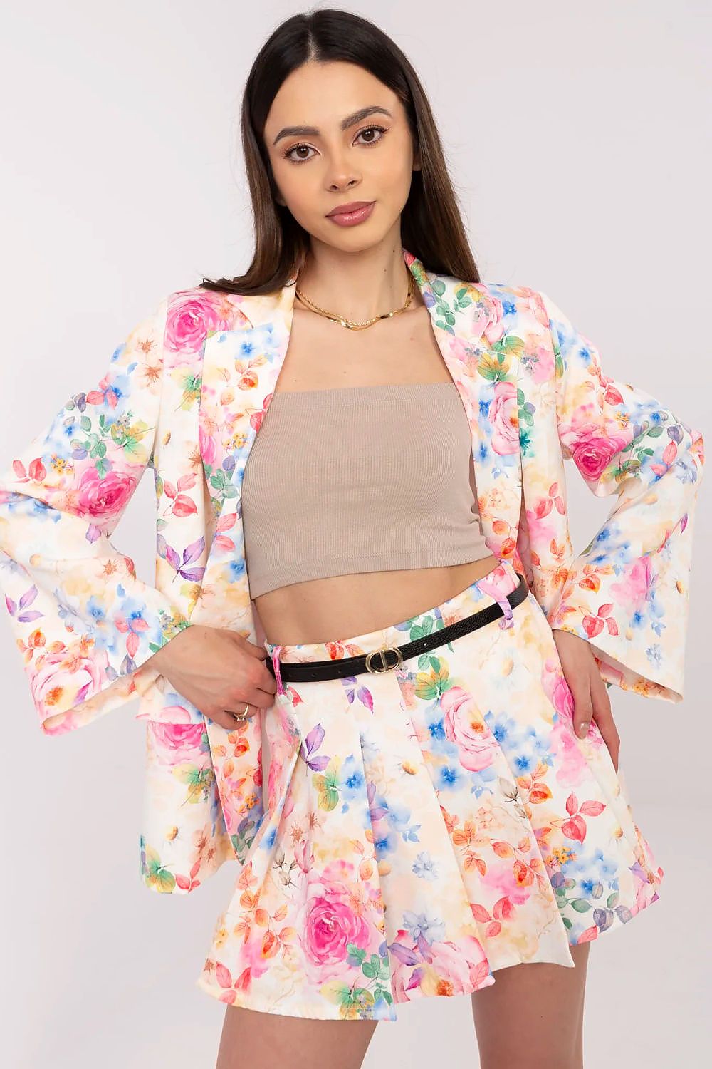 Elegant women's blazer and shorts set by Italy Moda featuring a chic floral pattern, tailored fit, and comfort stretch. Perfect for any occasion.