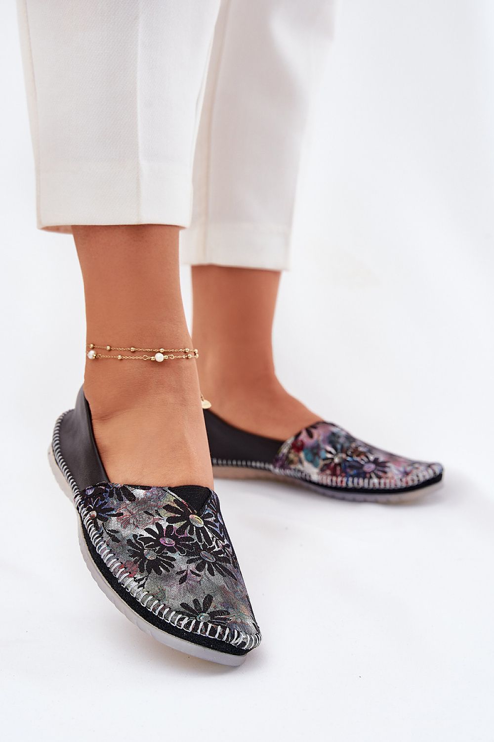 Elegant natural leather ballet flats for women, crafted by Step in Style, showcasing a stylish design and superior comfort, perfect for chic casual wear.