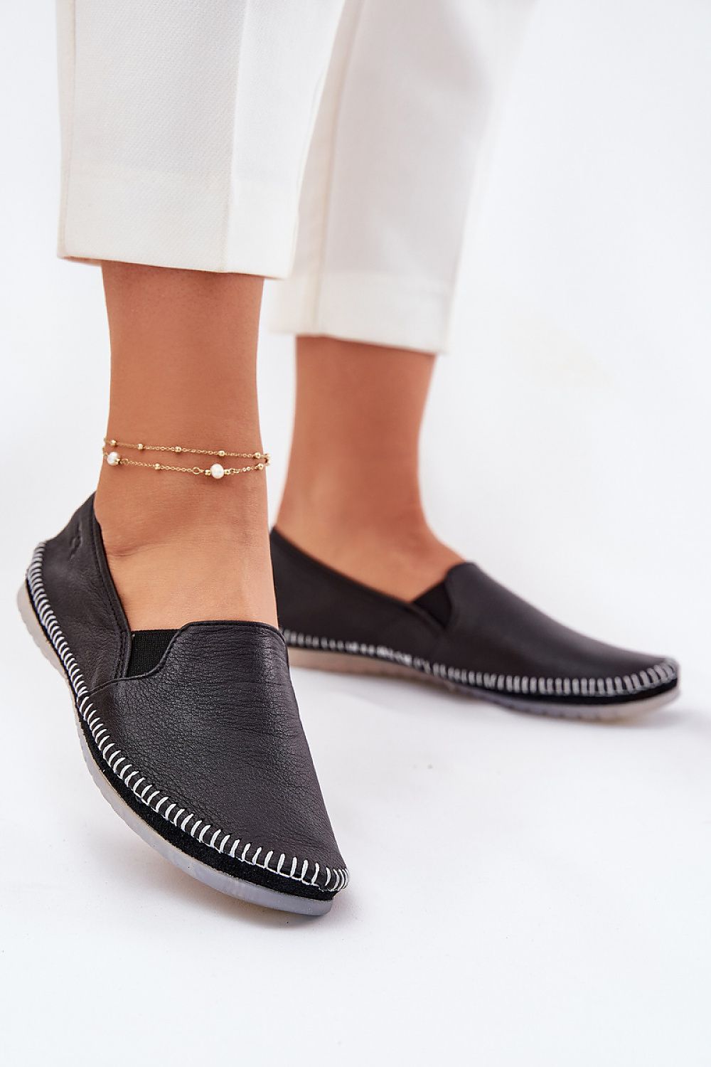 Luxurious Maciejka women's natural leather ballet flats in elegant style, showcasing classic design and comfort, perfect for any chic occasion.
