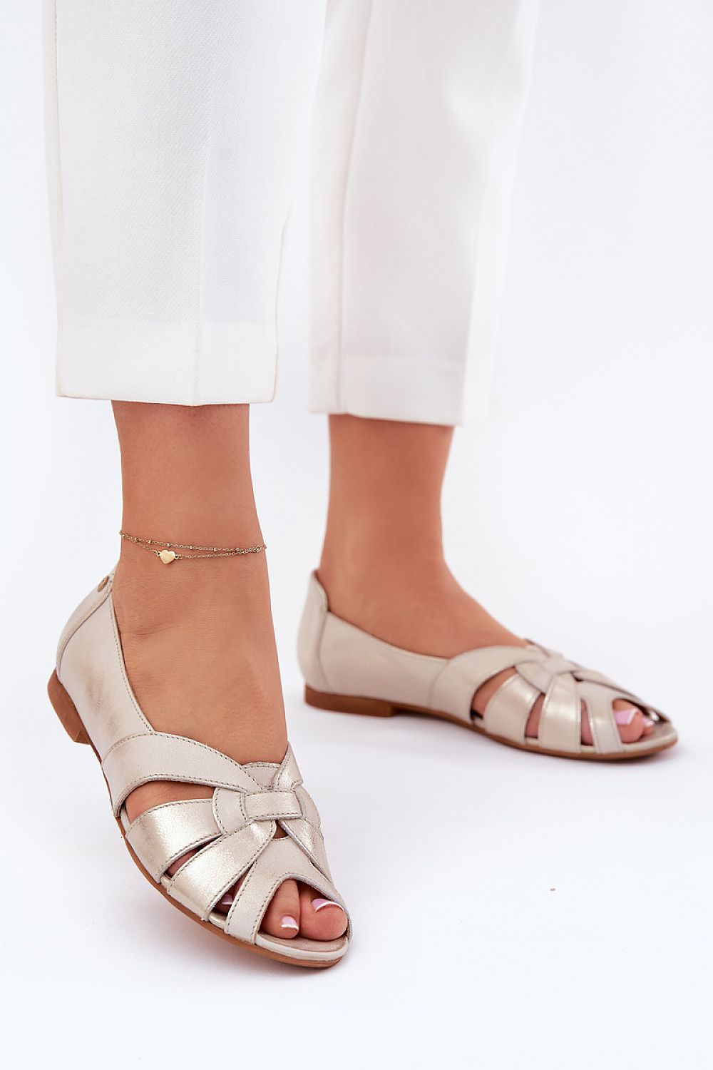 Elegant open-toe women's ballet flats in natural leather by Step in Style, Maciejka. Perfect for casual and dressy outfits, these luxurious flats feature a flat heel and a soft leather insole for all-day comfort.