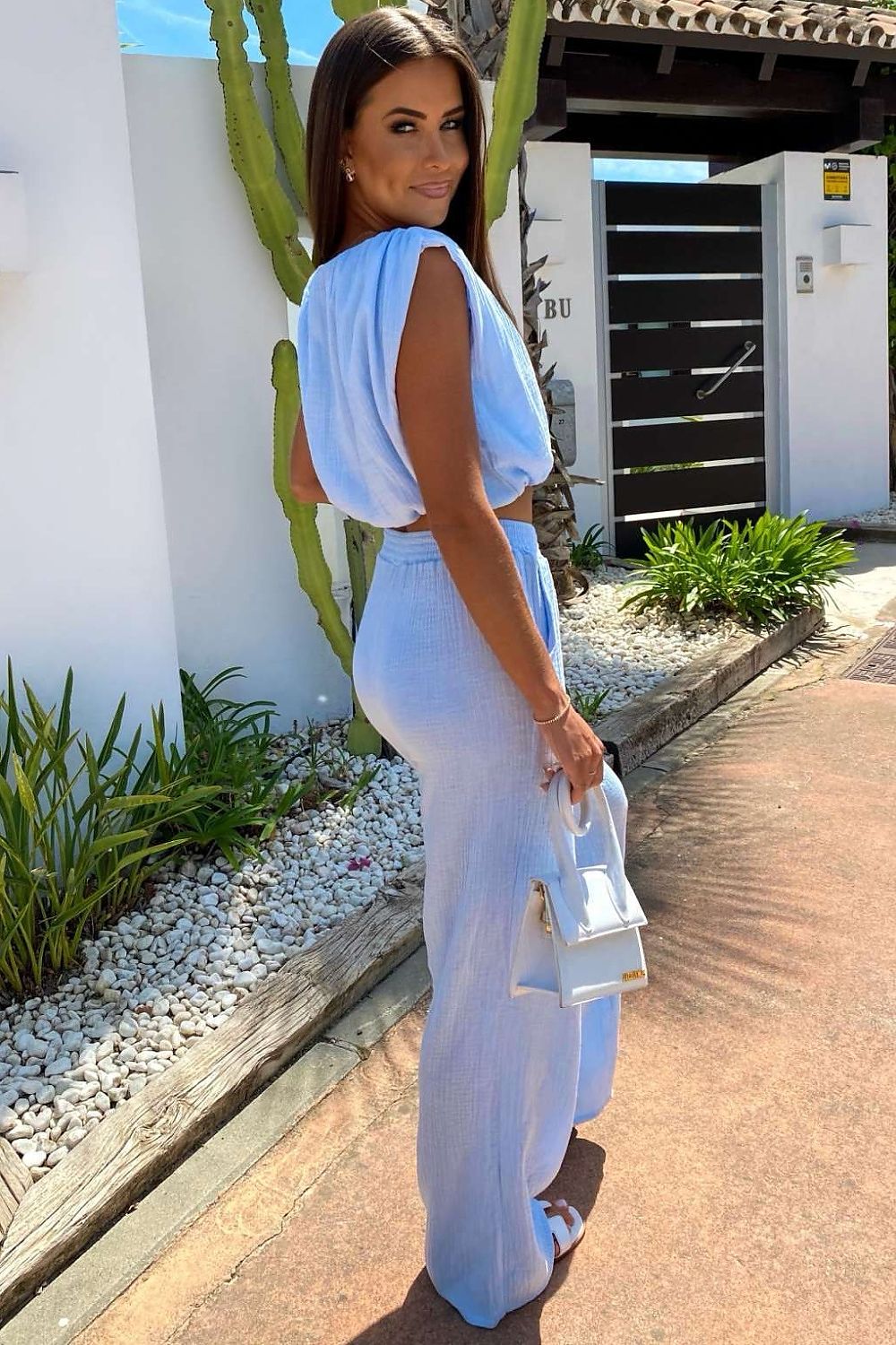 LaBalancia Women's muslin set in various sizes, showcasing the versatility and luxurious feel of the lightweight fabric.