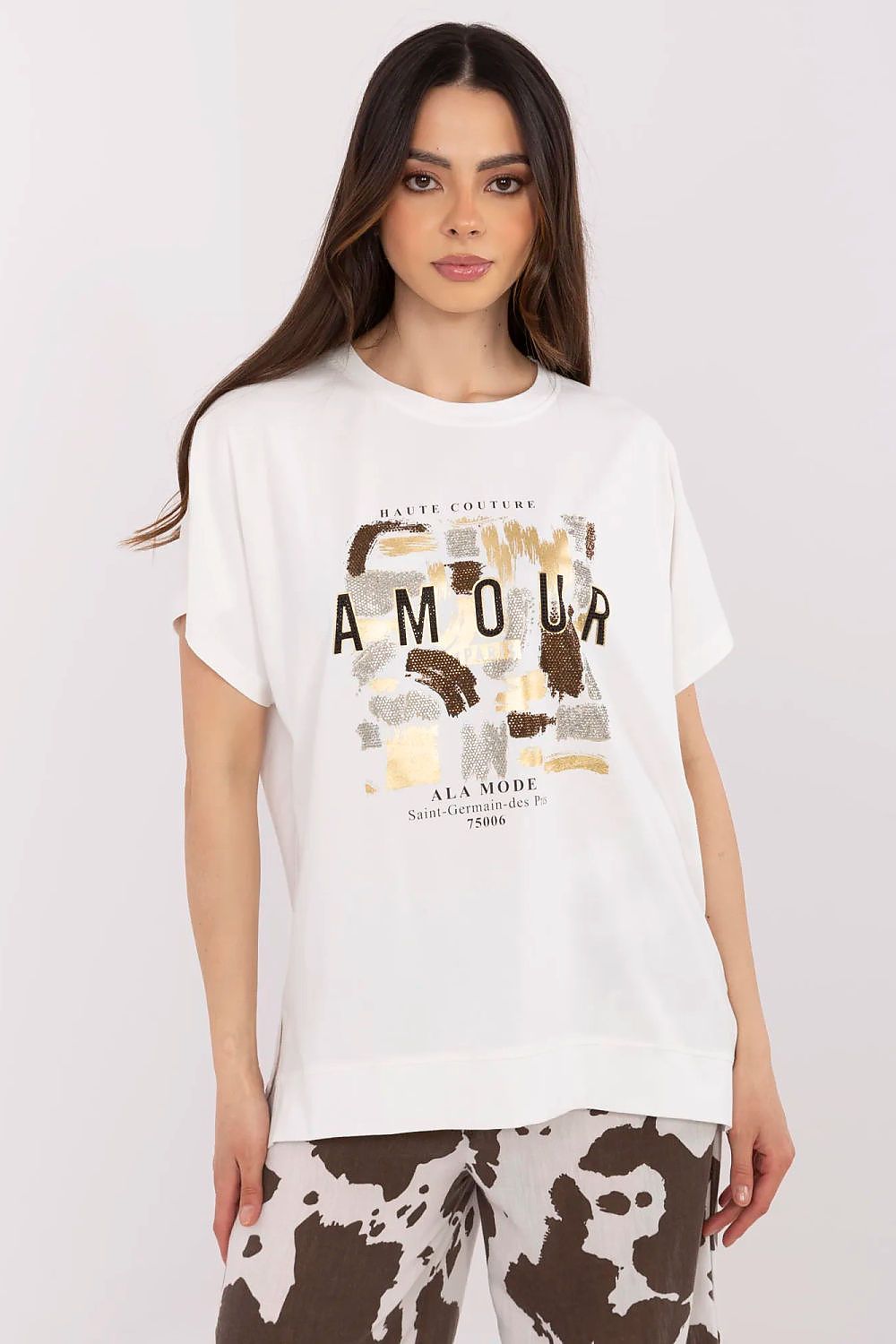 Luxury casual women's blouse with an impressive print, designed by Factory Price, showcasing a modern touch with small jet stones.