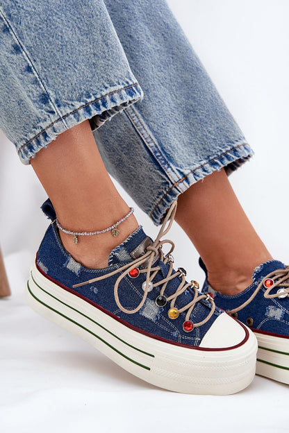Elegant design of Step in Style's GOE sneakers for women, emphasising the shock-absorbing sole and trendy details, perfect for spring-summer casual outfits.
