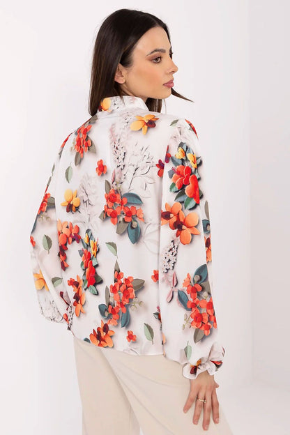 Lakerta's chic long sleeve shirt in S/M and L/XL sizes, with graceful floral embroidery, ideal for sophisticated occasions.