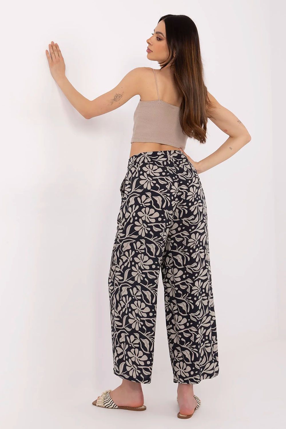 Chic Sublevel women's high-waist trousers with decorative print and side slip pockets, perfect for stylish everyday wear.