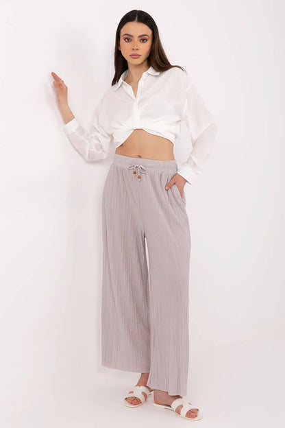 Stylish women's high-waist trousers by Sublevel, featuring a tie waist and practical pockets, crafted from a luxurious viscose and polyester blend for ultimate comfort. Available in sizes S to XL, these trousers embody modern elegance with a flattering silhouette, perfect for both casual outings and professional occasions.