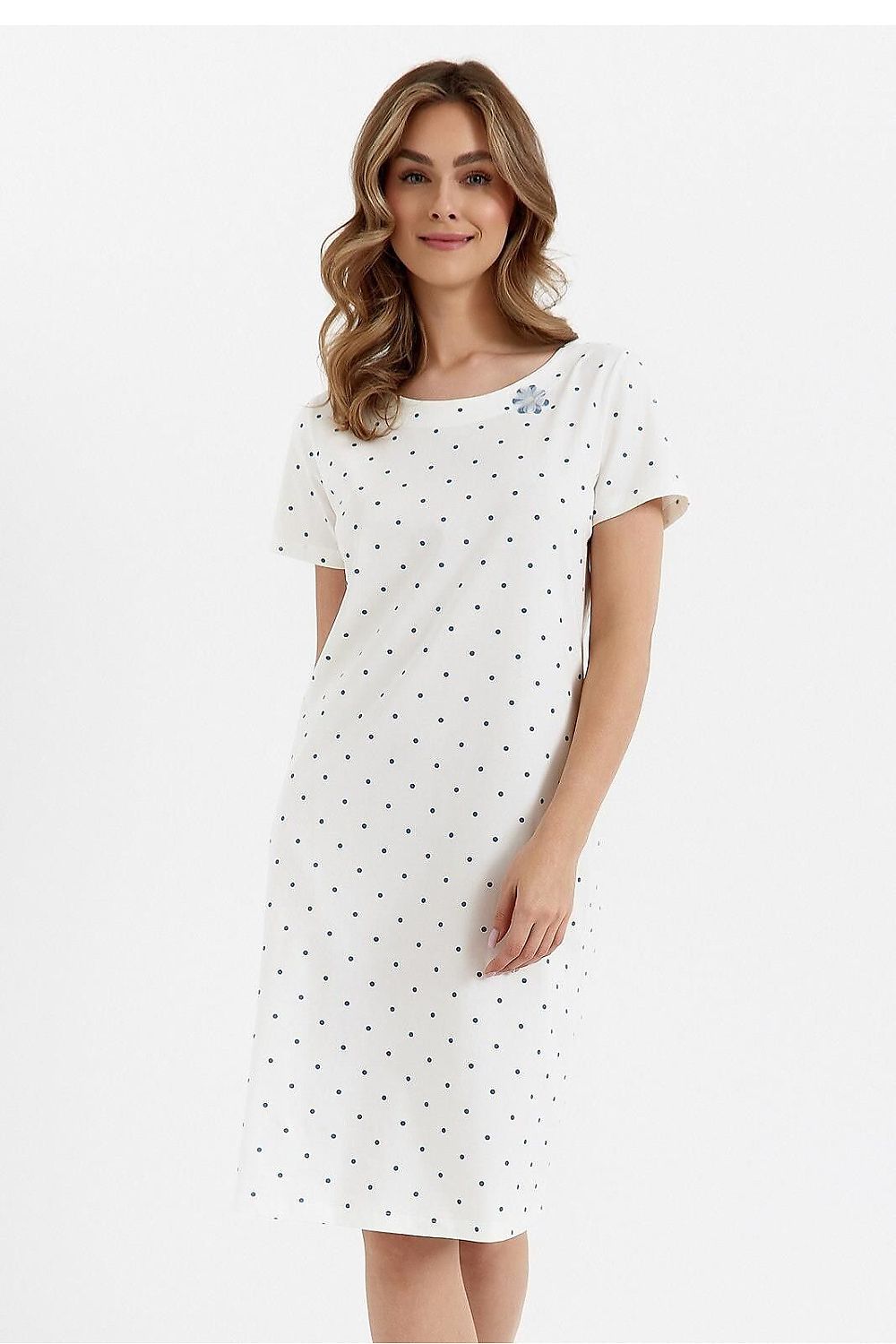 Elegant Cana women's lightweight cotton short-sleeved nightshirt featuring a charming vintage print, perfect for luxurious bedtime comfort in sizes S-XXL.