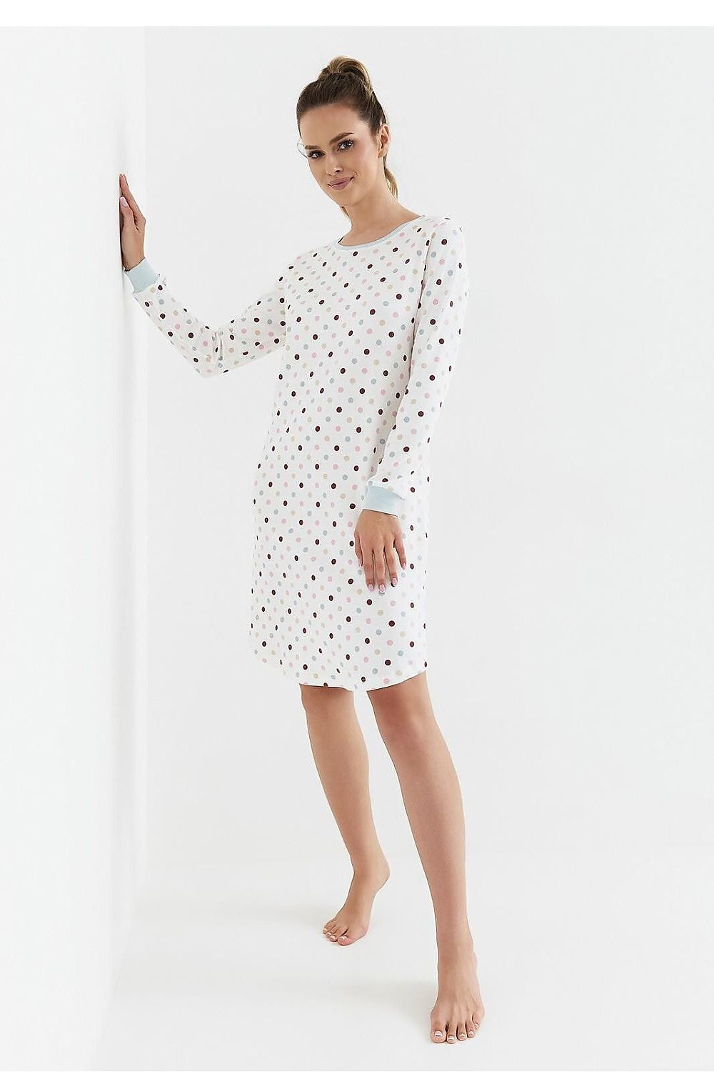 Elegant Cana women's nightshirt featuring a round neckline and long sleeves, crafted from soft interlock cotton.