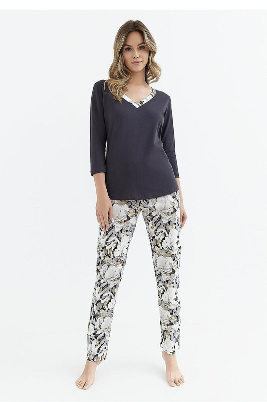 Close-up view of Cana women's cotton pyjama set, showcasing the silky V-neck blouse and exquisite printed pant design ideal for chic evening wear.