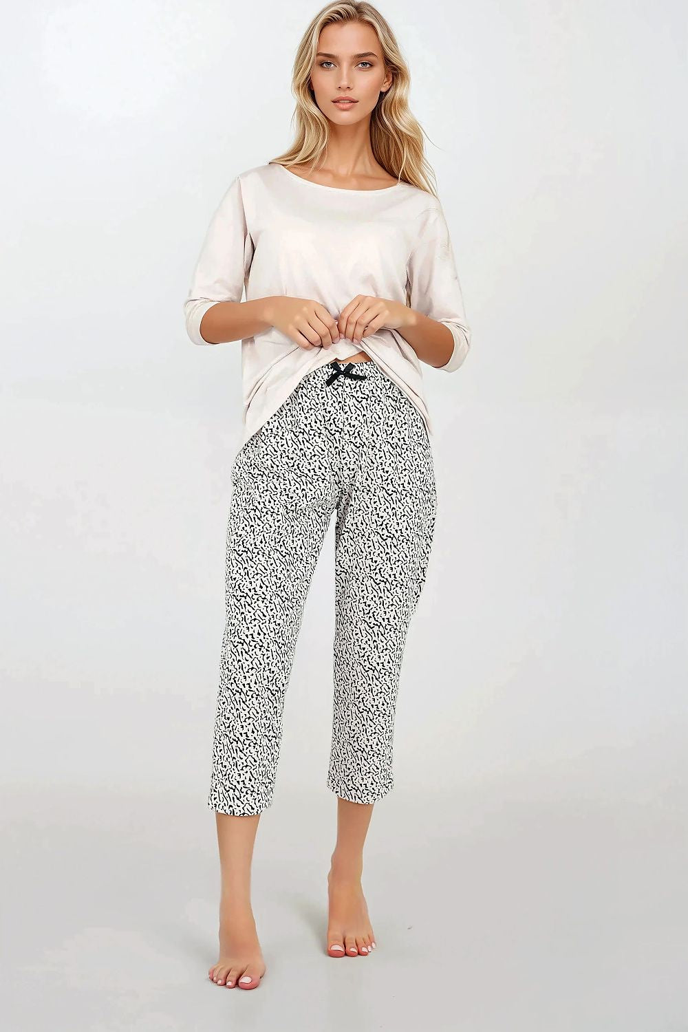 Elegant luxury Women's 2-piece pajama set by Momenti Per Me, featuring intricate lace trim on the blouse and designed for ultimate comfort.